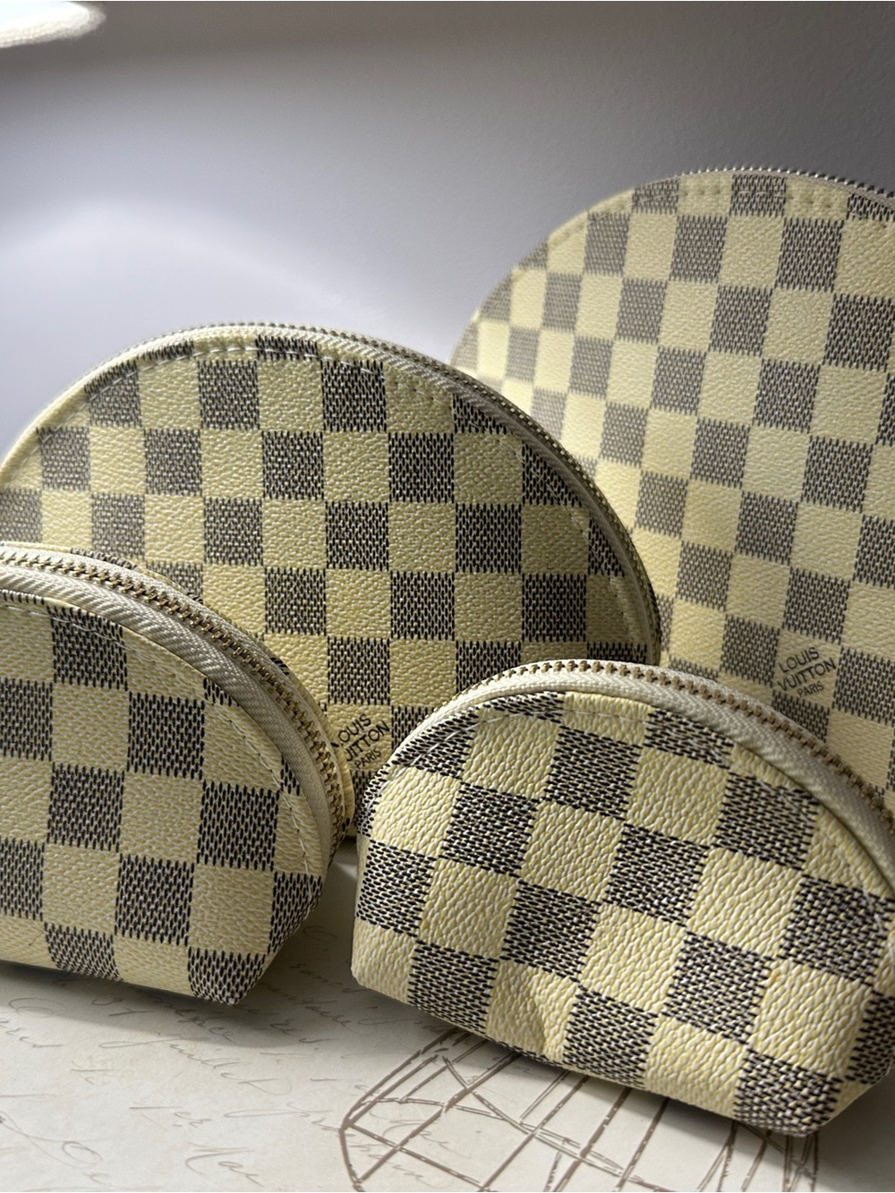 Source Unknown Cream and Brown Checkered Travel Pouch Set